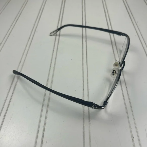 Black Metal Frame Rectangle Readers โ Unisex Eyeglasses - Picture 4 of 6